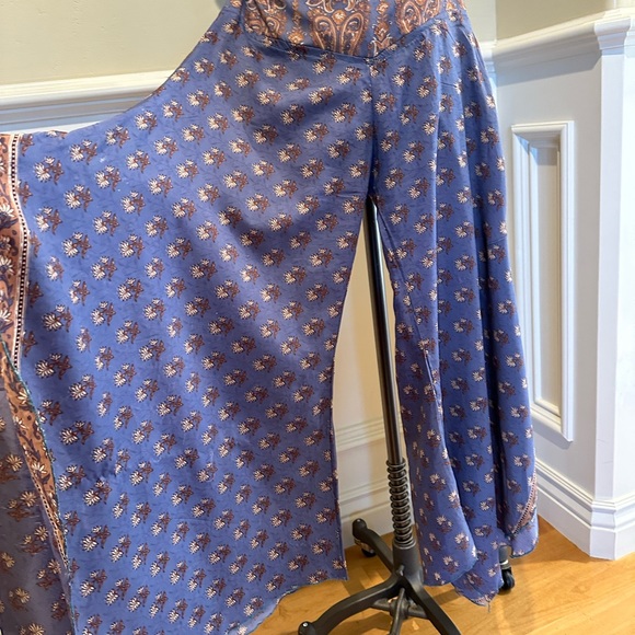 Woman’s Pants - Picture 6 of 7